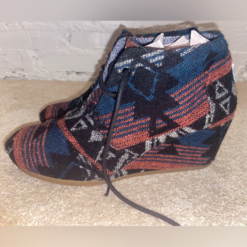 Toms Geo-Print Wedge Bootie Size 8.5